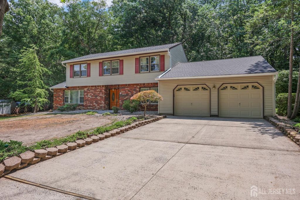 9 Lani Street, Monroe, NJ 08831