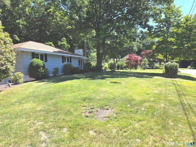 54 Hemlock Ridge, Cheshire, CT 06410