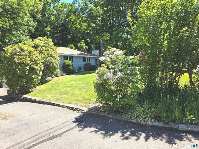 54 Hemlock Ridge, Cheshire, CT 06410