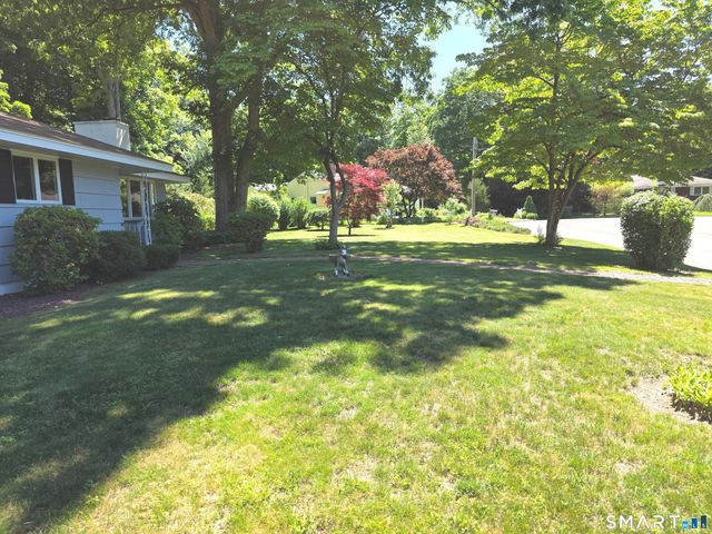 54 Hemlock Ridge, Cheshire, CT 06410