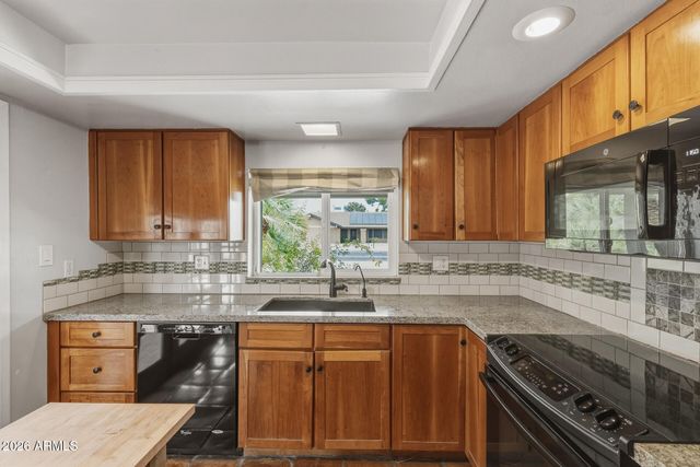 2745 E LARKSPUR Drive, Phoenix, AZ 85032