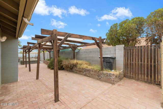 2745 E LARKSPUR Drive, Phoenix, AZ 85032