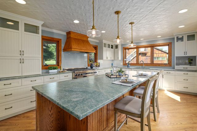4050 Royal Crest Road, Medford, OR 97504