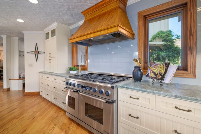 4050 Royal Crest Road, Medford, OR 97504