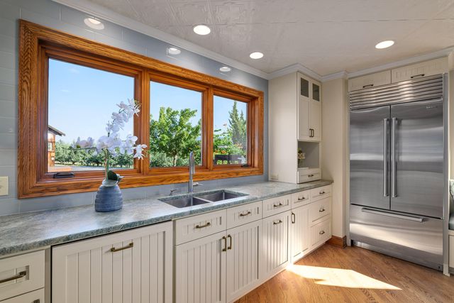 4050 Royal Crest Road, Medford, OR 97504