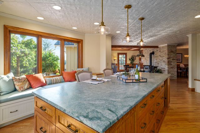 4050 Royal Crest Road, Medford, OR 97504