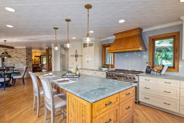 4050 Royal Crest Road, Medford, OR 97504