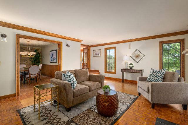 4050 Royal Crest Road, Medford, OR 97504
