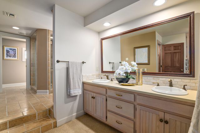 4050 Royal Crest Road, Medford, OR 97504