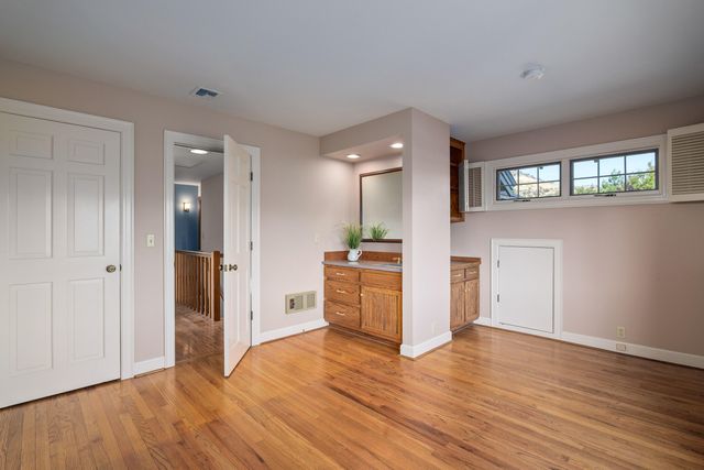 4050 Royal Crest Road, Medford, OR 97504