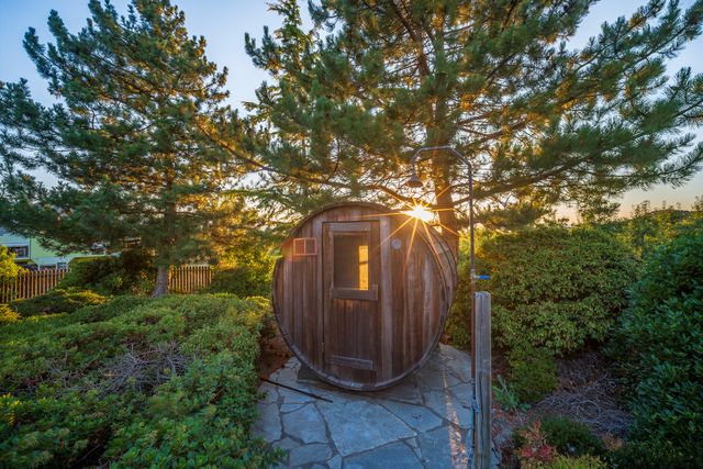 4050 Royal Crest Road, Medford, OR 97504
