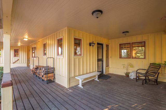4050 Royal Crest Road, Medford, OR 97504