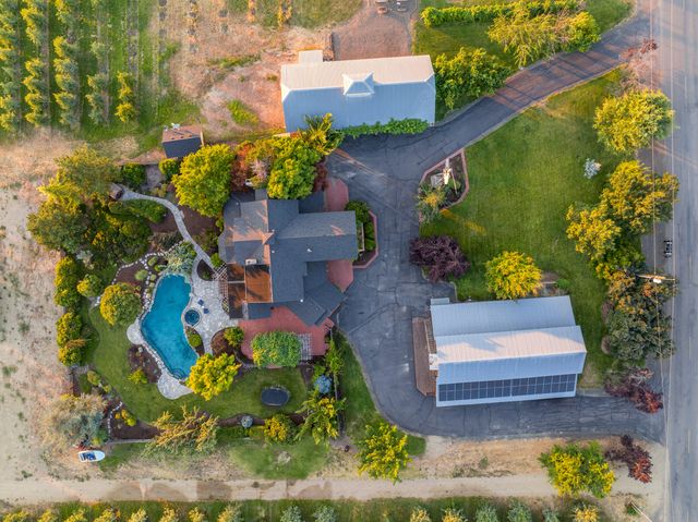 4050 Royal Crest Road, Medford, OR 97504
