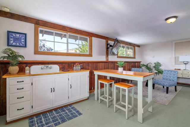 4050 Royal Crest Road, Medford, OR 97504