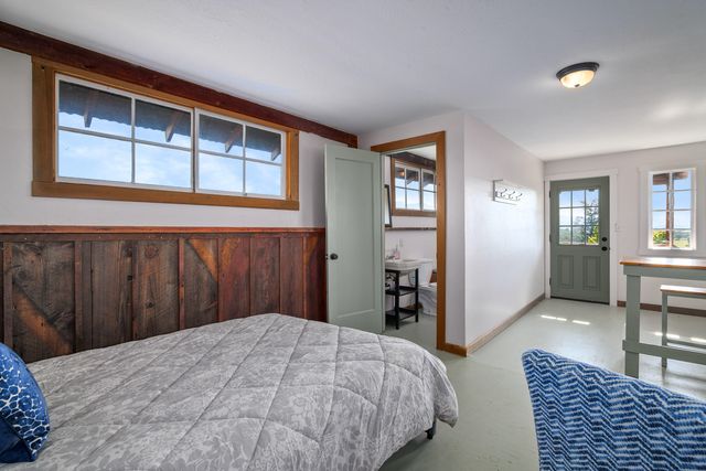 4050 Royal Crest Road, Medford, OR 97504