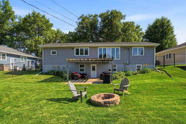 1509 W 8th Street, Cedar Falls, IA 50613