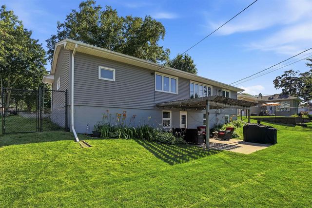1509 W 8th Street, Cedar Falls, IA 50613