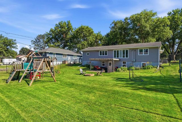 1509 W 8th Street, Cedar Falls, IA 50613