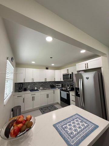 150 SW 134th Way 101R, Pembroke Pines, FL 33027
