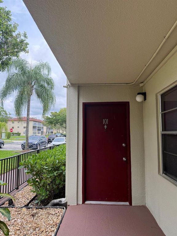 150 SW 134th Way 101R, Pembroke Pines, FL 33027
