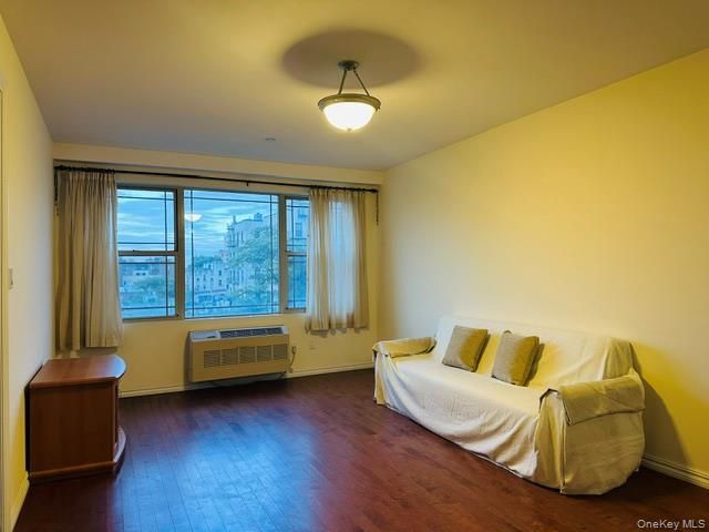 4040 75th Street 5F, Elmhurst, NY 11373