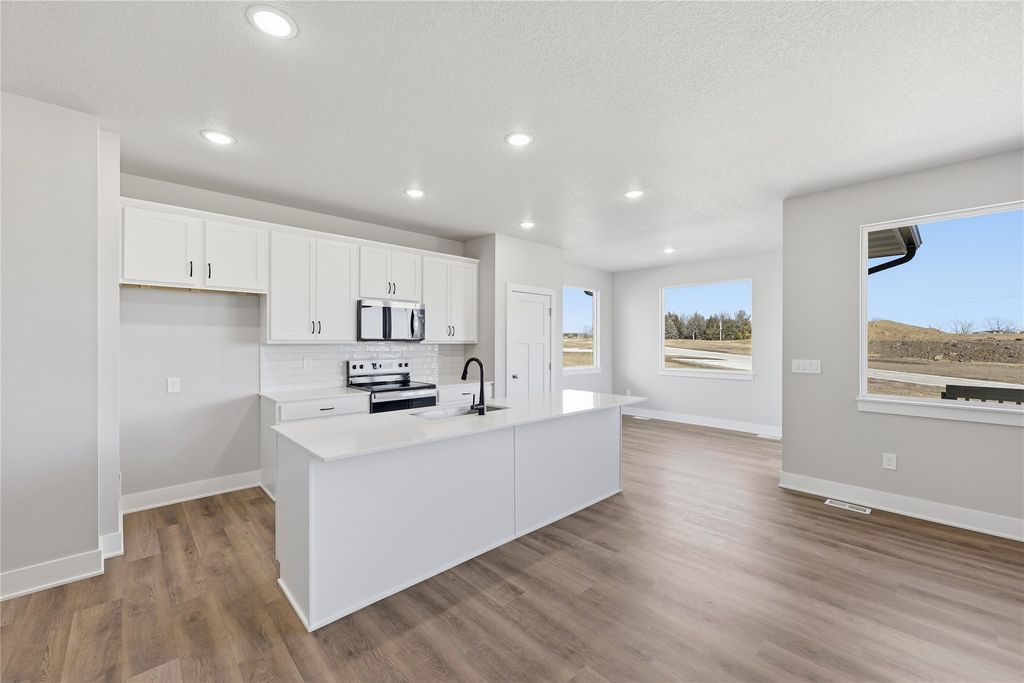 1482 S 91st Street, West Des Moines, IA 50266