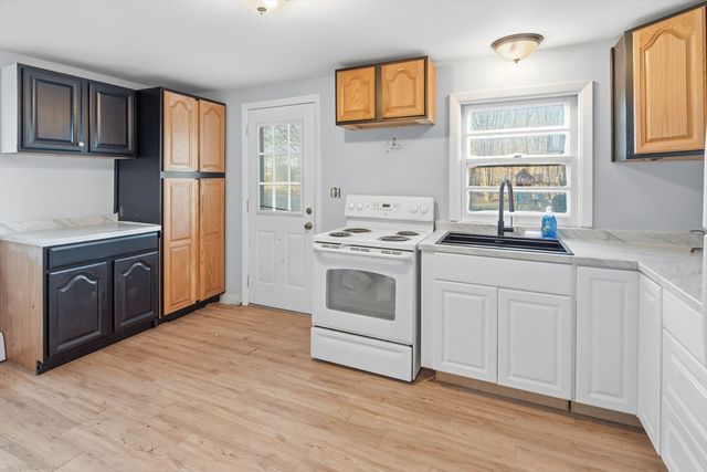 97 Angell Rd, Cumberland, RI 02864