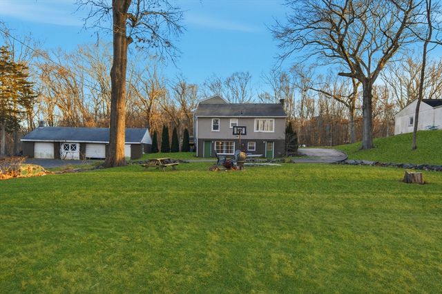 97 Angell Rd, Cumberland, RI 02864