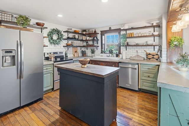 97 Angell Rd, Cumberland, RI 02864