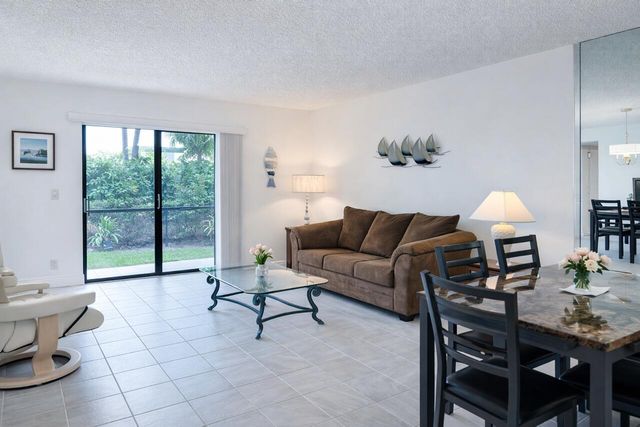 7118 Golf Colony Court 103, Lake Worth, FL 33467