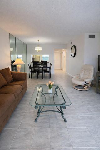 7118 Golf Colony Court 103, Lake Worth, FL 33467