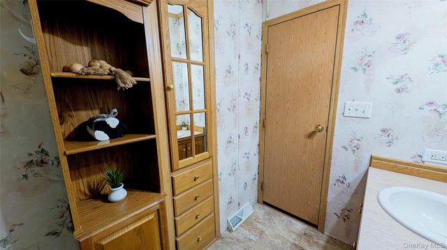 418 Frozen Ridge Road, Marlboro, NY 12542