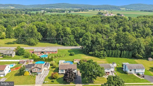 47 CARRIAGE CIR, Oley, PA 19547