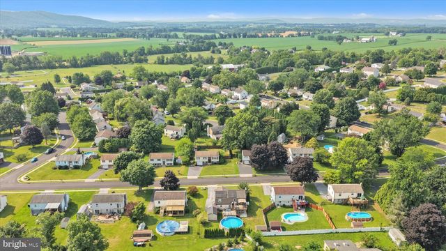 47 CARRIAGE CIR, Oley, PA 19547