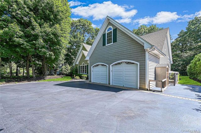 828 Pondview Road, Riverhead, NY 11901