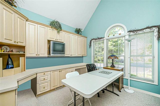 828 Pondview Road, Riverhead, NY 11901