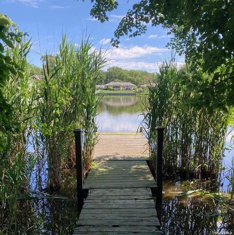 828 Pondview Road, Riverhead, NY 11901