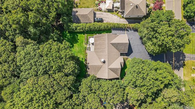 828 Pondview Road, Riverhead, NY 11901