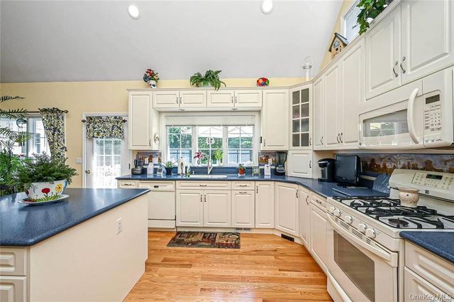 828 Pondview Road, Riverhead, NY 11901