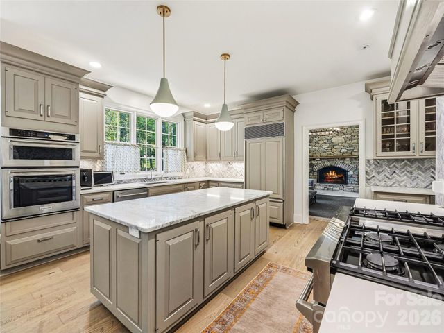 4 Hemlock Road, Asheville, NC 28803