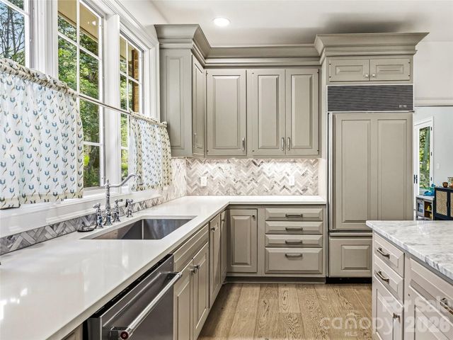 4 Hemlock Road, Asheville, NC 28803