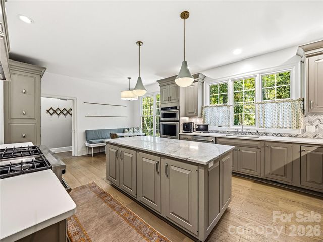 4 Hemlock Road, Asheville, NC 28803
