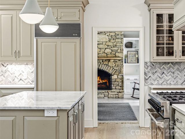 4 Hemlock Road, Asheville, NC 28803