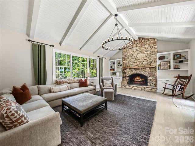 4 Hemlock Road, Asheville, NC 28803