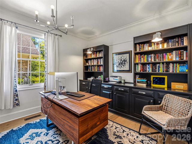 4 Hemlock Road, Asheville, NC 28803