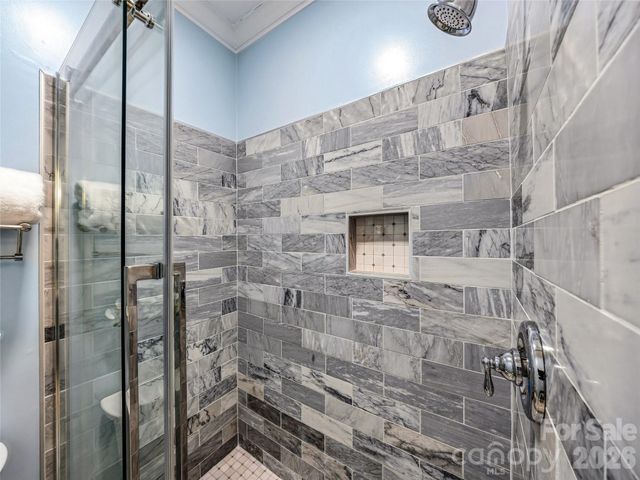 4 Hemlock Road, Asheville, NC 28803
