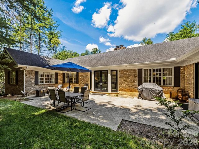 4 Hemlock Road, Asheville, NC 28803