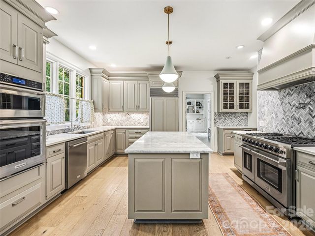 4 Hemlock Road, Asheville, NC 28803