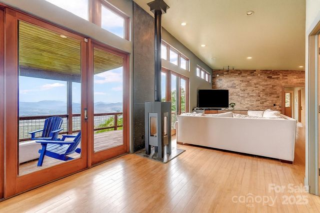128 Leisure Mountain Road, Asheville, NC 28804