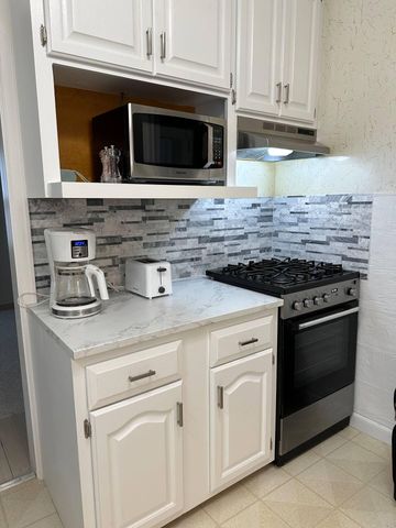 966 Eleanor Avenue, Saint Paul, MN 55102